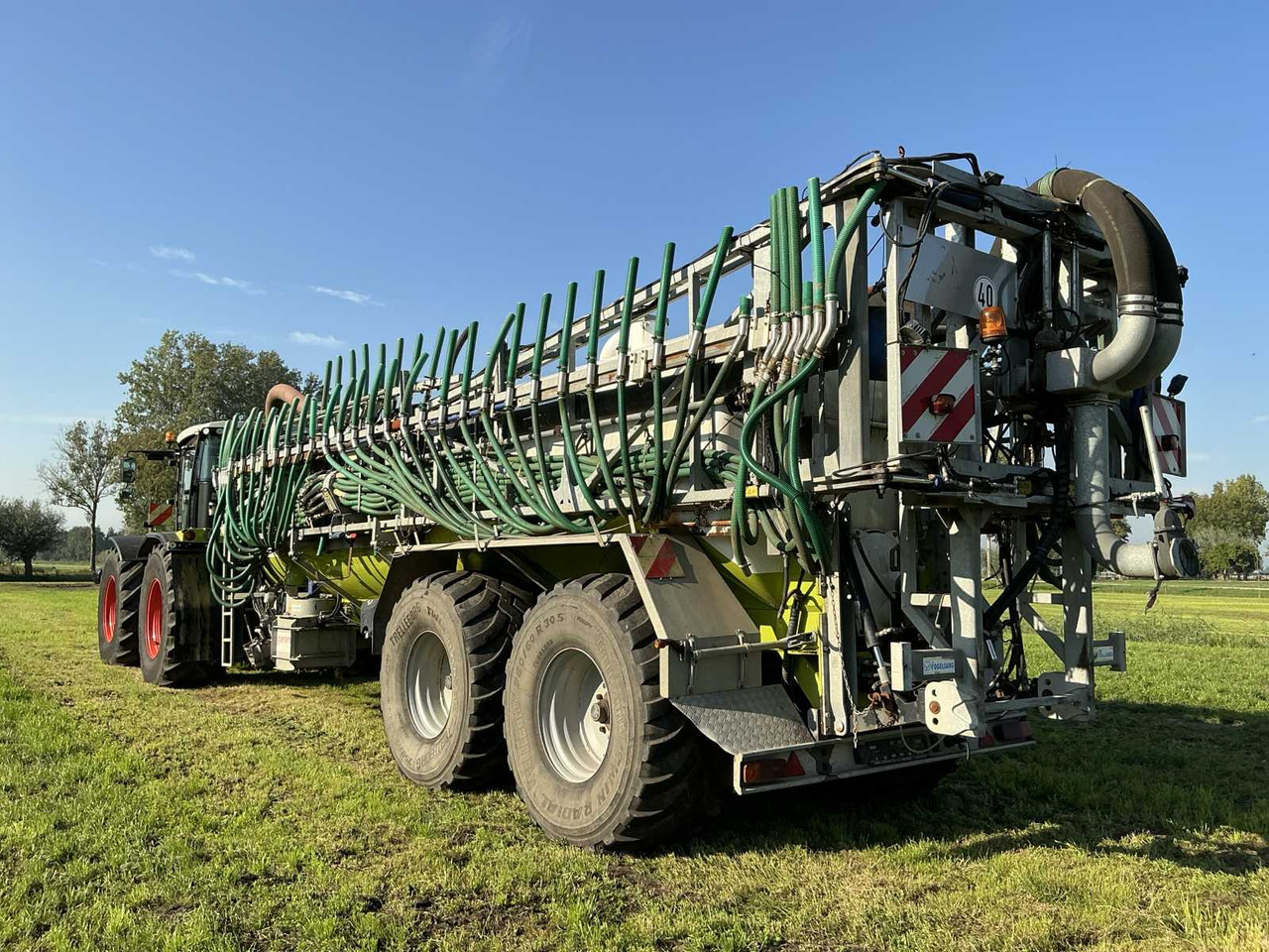 Claas Xerion 3800 Trac VC - PTLX 28 - ناثرة السماد الحيواني: صورة 4 Claas Xerion 3800 Trac VC - PTLX 28 - ناثرة السماد الحيواني: صورة 4