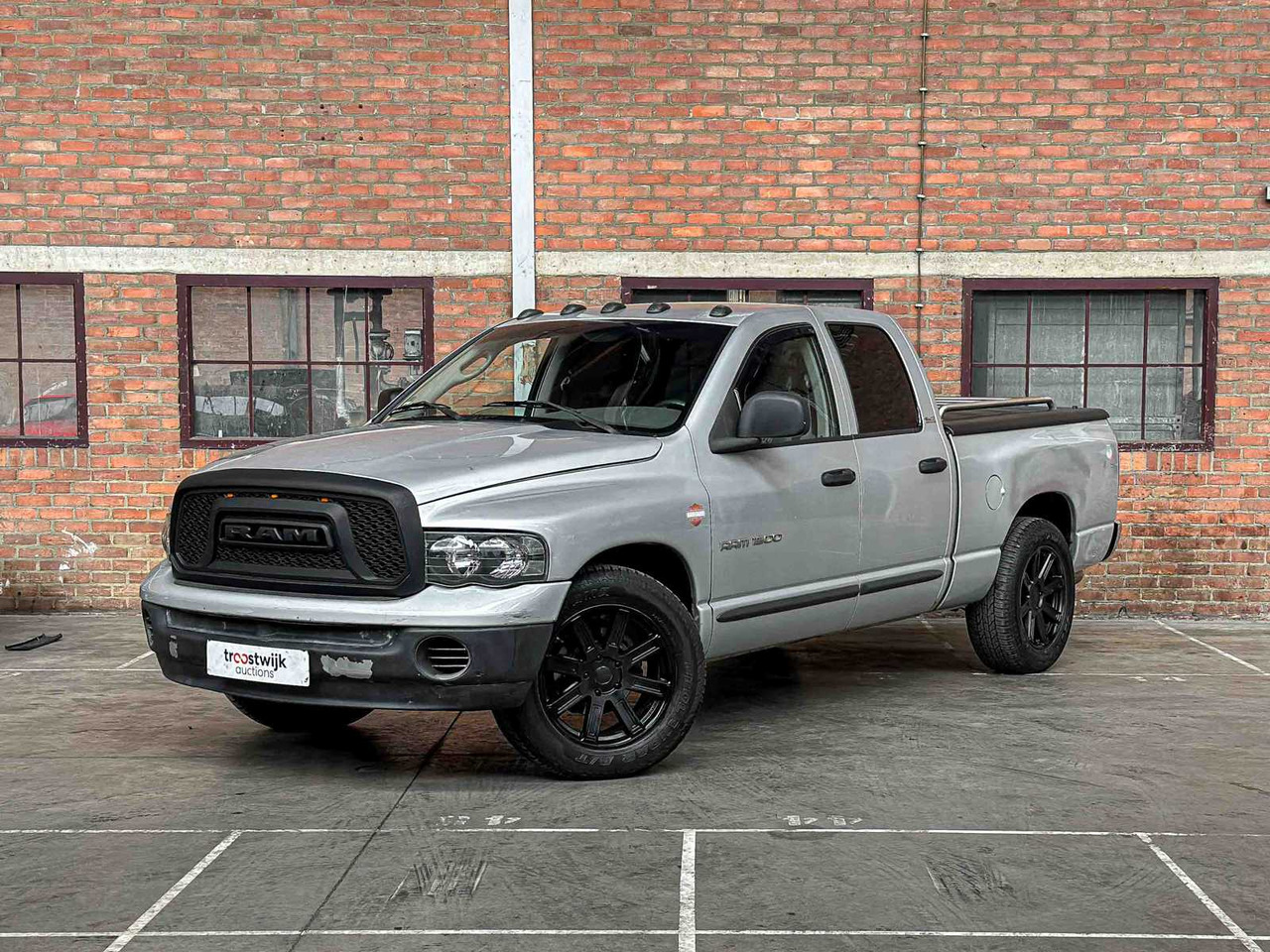 DODGE RAM 1500 4.7L V8 MAGNUM 243HP 2002, VSZ-46-Z - شاحنة توصيل مغلقة: صورة 3 DODGE RAM 1500 4.7L V8 MAGNUM 243HP 2002, VSZ-46-Z - شاحنة توصيل مغلقة: صورة 3