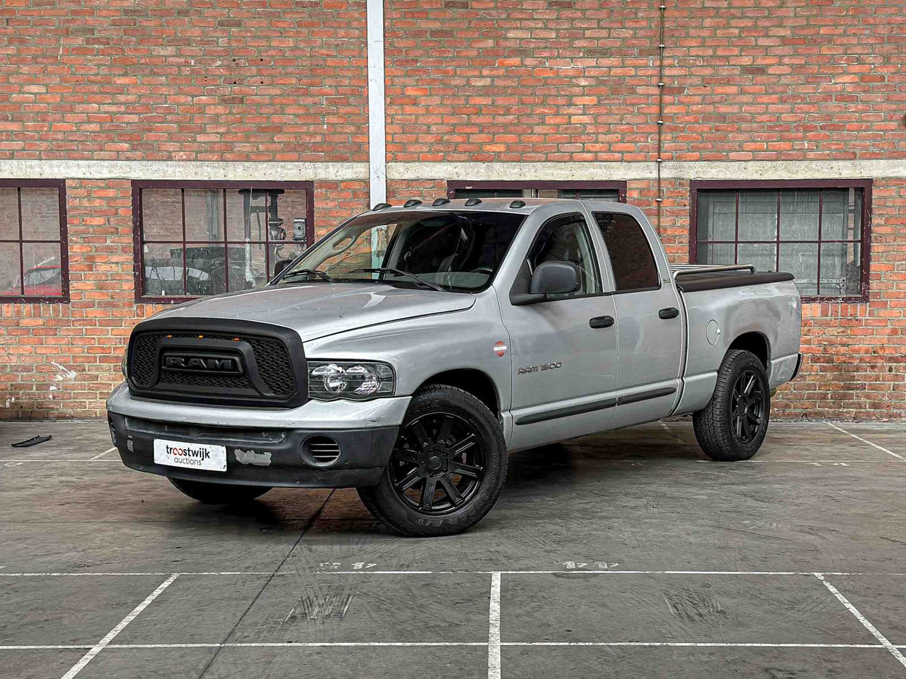 DODGE RAM 1500 4.7L V8 MAGNUM 243HP 2002, VSZ-46-Z - شاحنة توصيل مغلقة: صورة 2 DODGE RAM 1500 4.7L V8 MAGNUM 243HP 2002, VSZ-46-Z - شاحنة توصيل مغلقة: صورة 2