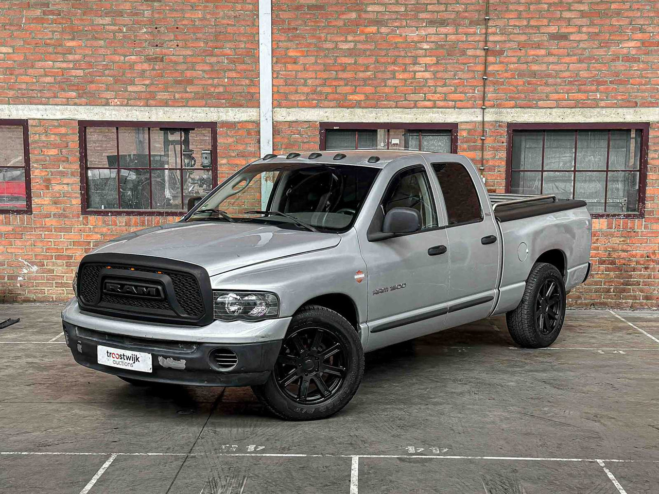 DODGE RAM 1500 4.7L V8 MAGNUM 243HP 2002, VSZ-46-Z - شاحنة توصيل مغلقة: صورة 4 DODGE RAM 1500 4.7L V8 MAGNUM 243HP 2002, VSZ-46-Z - شاحنة توصيل مغلقة: صورة 4
