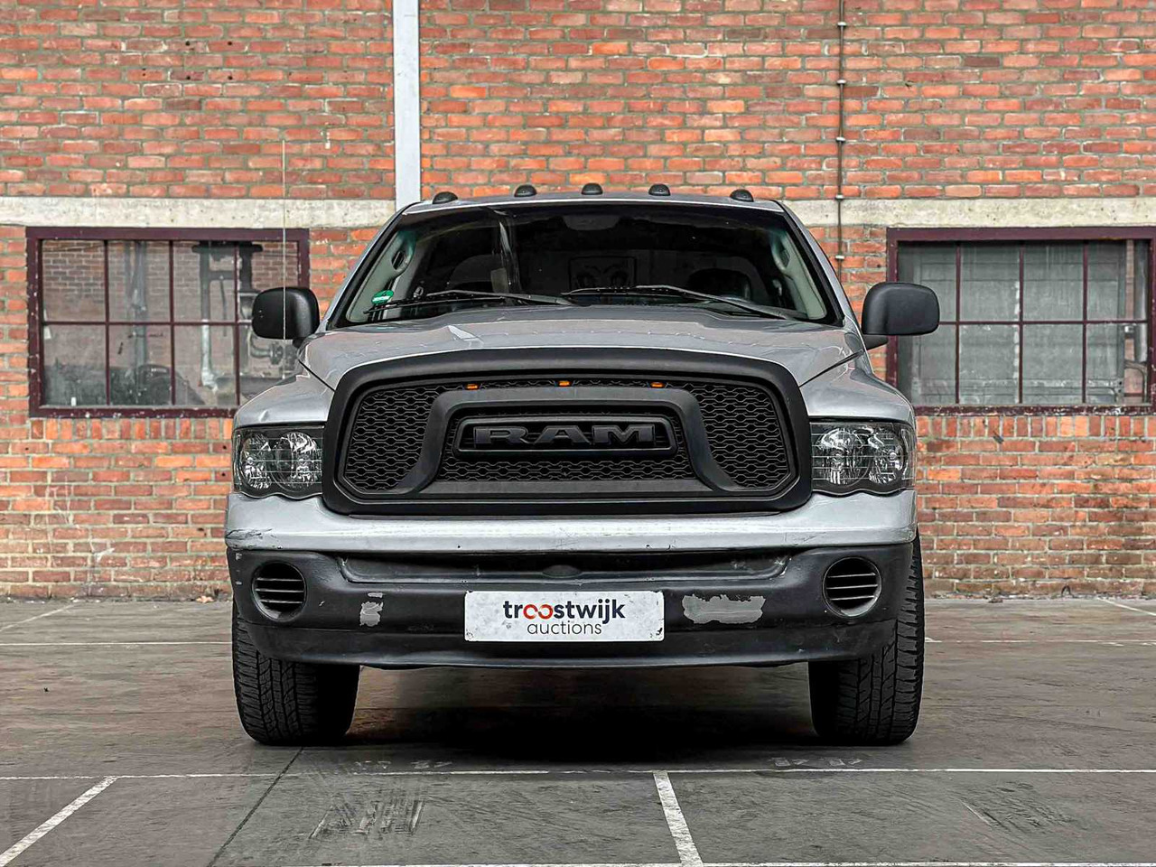 DODGE RAM 1500 4.7L V8 MAGNUM 243HP 2002, VSZ-46-Z - شاحنة توصيل مغلقة: صورة 5 DODGE RAM 1500 4.7L V8 MAGNUM 243HP 2002, VSZ-46-Z - شاحنة توصيل مغلقة: صورة 5