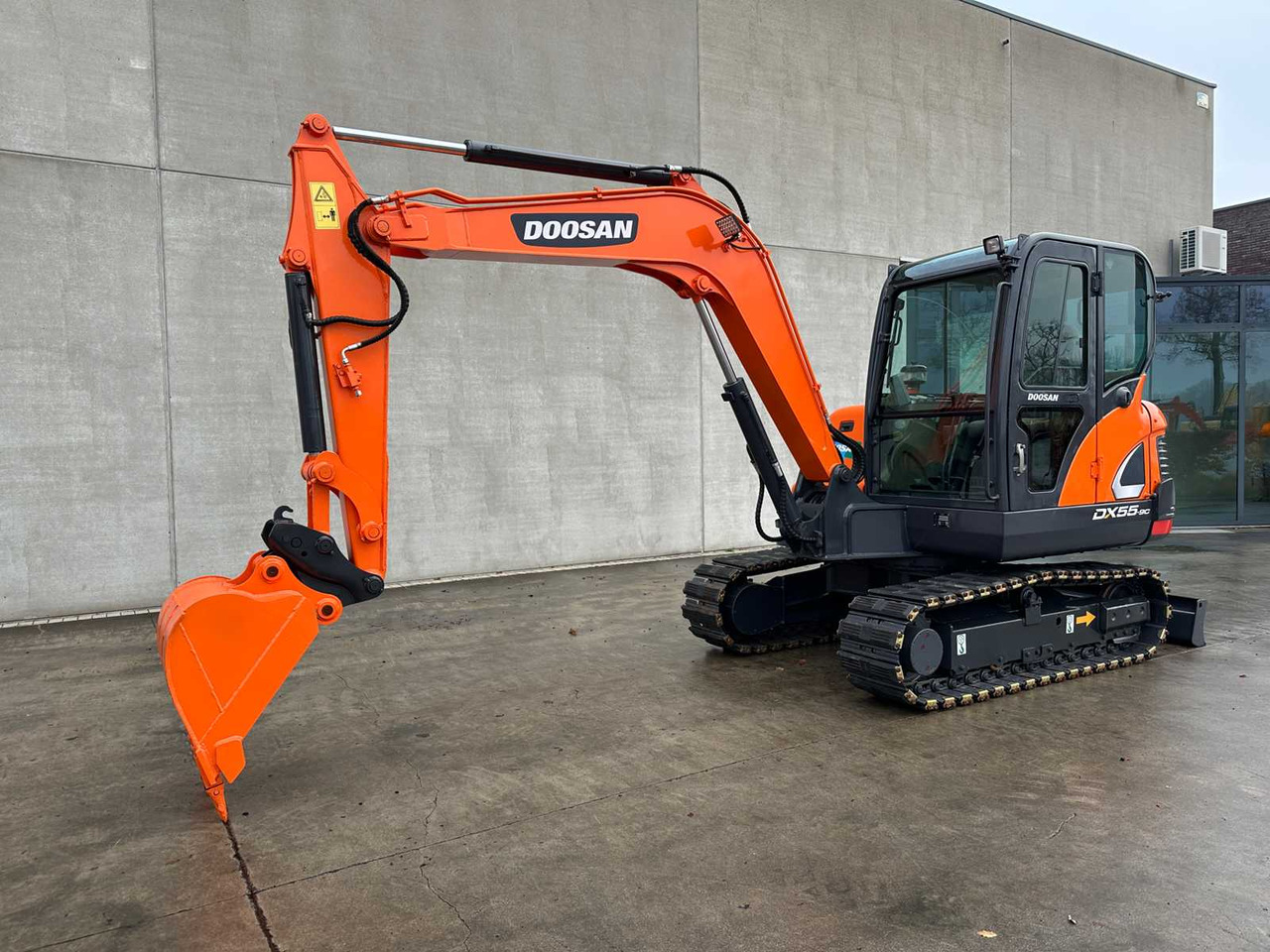 DOOSAN - 2018 - DX55-9C - MIDI EXCAVATOR - حفّار: صورة 1 DOOSAN - 2018 - DX55-9C - MIDI EXCAVATOR - حفّار: صورة 1