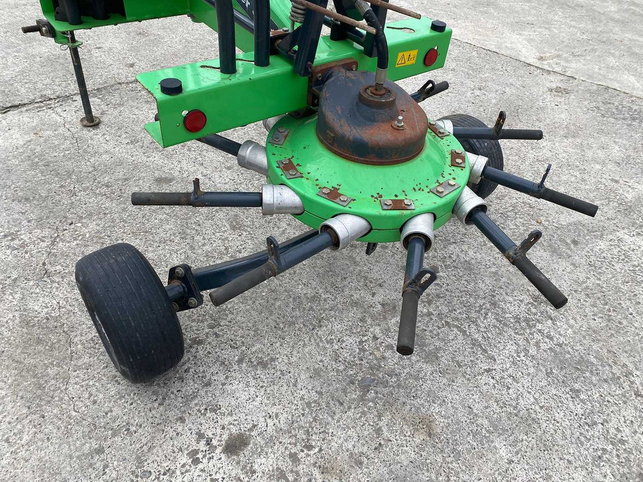 Deutz Fahr SWATMASTER 3421 - ماكينات نشر التبن: صورة 4 Deutz Fahr SWATMASTER 3421 - ماكينات نشر التبن: صورة 4
