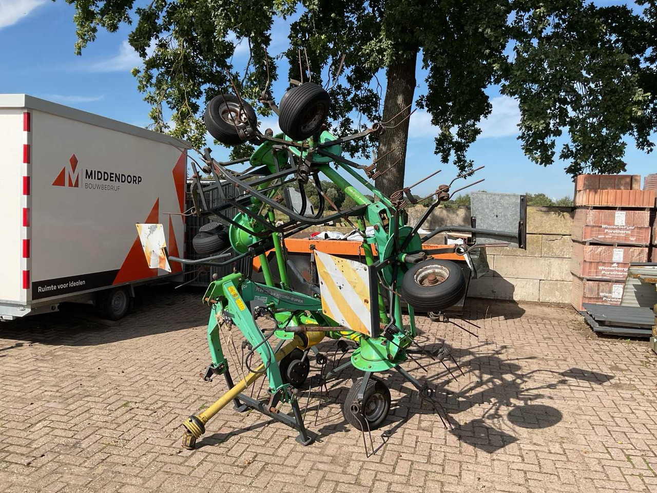 Deutz-Fahrenheit 6561 - ماكينات نشر التبن: صورة 1 Deutz-Fahrenheit 6561 - ماكينات نشر التبن: صورة 1