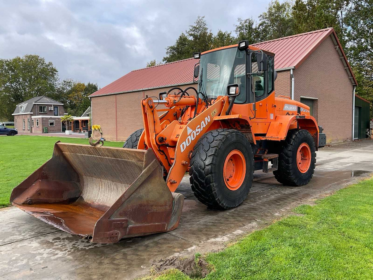 Doosan  - اللودر بعجل: صورة 1 Doosan  - اللودر بعجل: صورة 1