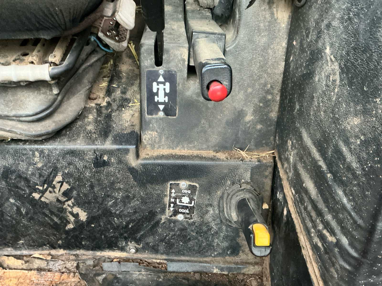 جرار FIAT - 1992 - 160-90 DT - ALL-WHEEL DRIVE FARM TRACTOR: صورة 23 جرار FIAT - 1992 - 160-90 DT - ALL-WHEEL DRIVE FARM TRACTOR: صورة 23