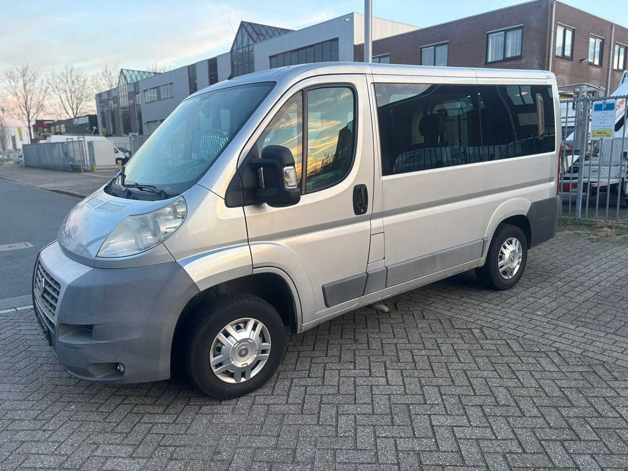 FIAT - DUCATO - WHEELCHAIR TRANSPORT - 30 2.2 MJ KH1 DC - COMMERCIAL VEHICLE - شاحنة توصيل مغلقة: صورة 2 FIAT - DUCATO - WHEELCHAIR TRANSPORT - 30 2.2 MJ KH1 DC - COMMERCIAL VEHICLE - شاحنة توصيل مغلقة: صورة 2