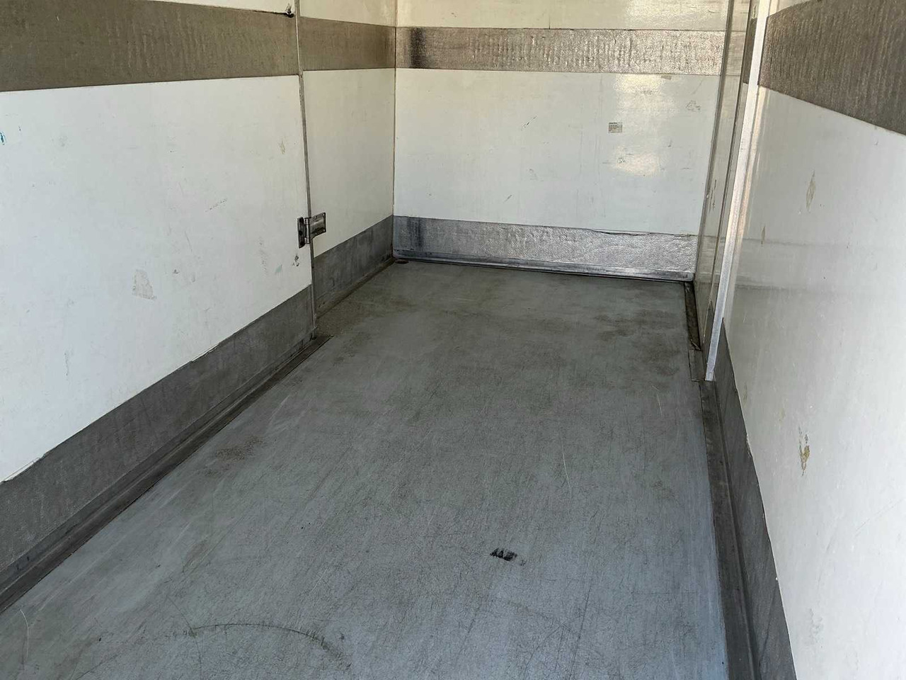 FORD TRANSIT VAN - شاحنة توصيل مغلقة: صورة 4 FORD TRANSIT VAN - شاحنة توصيل مغلقة: صورة 4