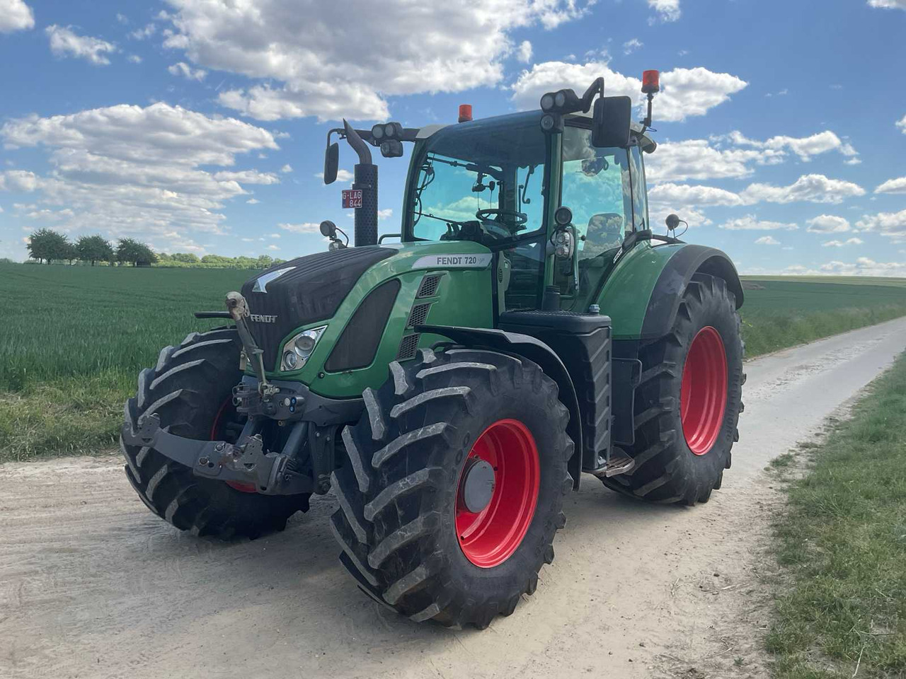 Fendt 720 vario - جرار: صورة 1 Fendt 720 vario - جرار: صورة 1