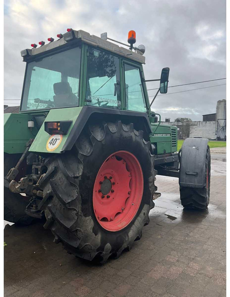 Fendt Favorit 611 Turbomatik - جرار: صورة 5 Fendt Favorit 611 Turbomatik - جرار: صورة 5