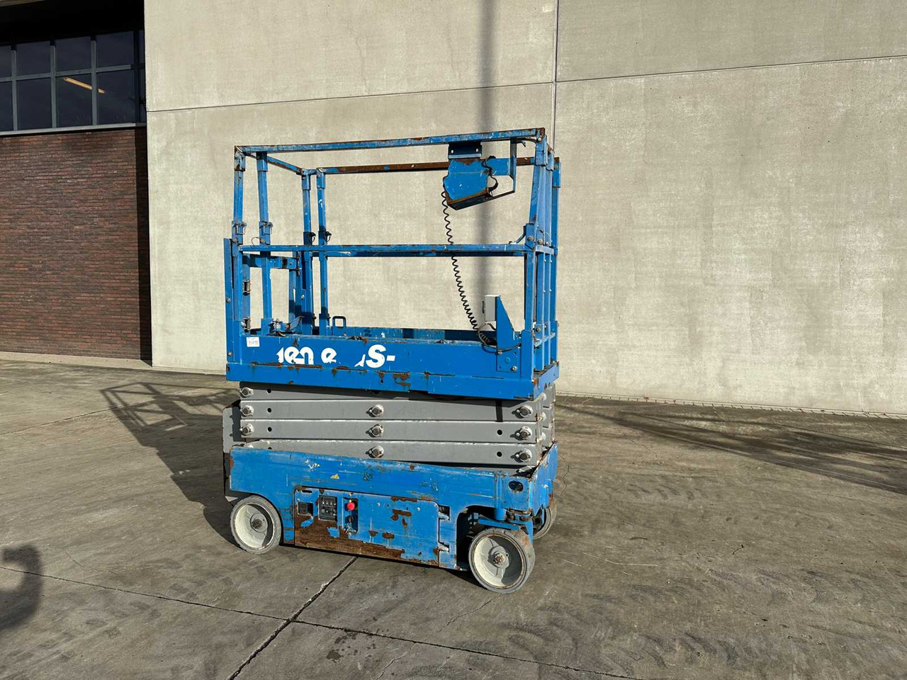 GENIE - 2014 - GS-1930 - AERIAL PLATFORM - SCISSOR LIFT - منصة جومحمولةية: صورة 5 GENIE - 2014 - GS-1930 - AERIAL PLATFORM - SCISSOR LIFT - منصة جومحمولةية: صورة 5