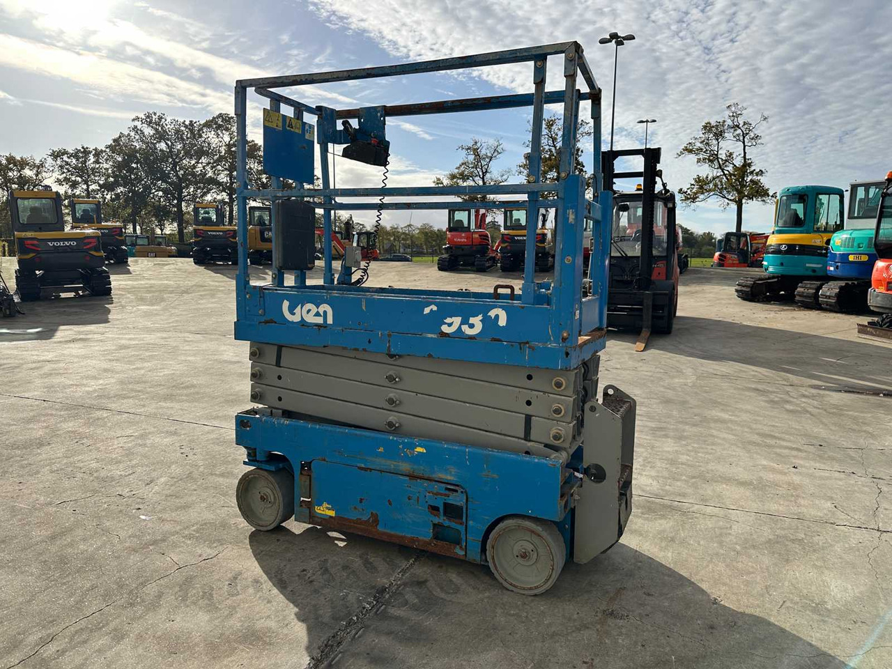 GENIE - 2014 - GS-1930 - AERIAL PLATFORM - SCISSOR LIFT - منصة جومحمولةية: صورة 3 GENIE - 2014 - GS-1930 - AERIAL PLATFORM - SCISSOR LIFT - منصة جومحمولةية: صورة 3