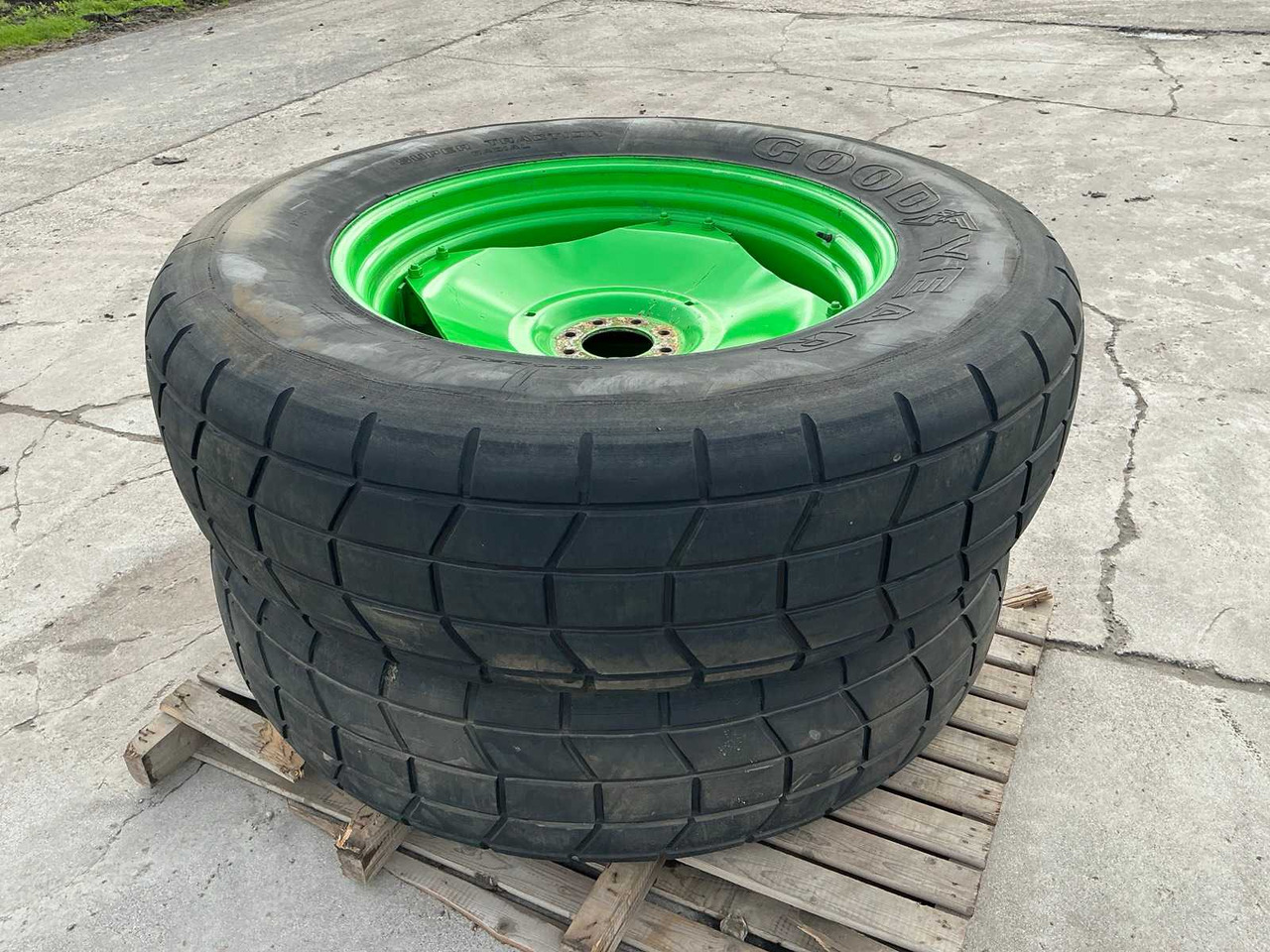 Good Year Super Traction Radial - الإطارات والجنوط - جرار: صورة 2 Good Year Super Traction Radial - الإطارات والجنوط - جرار: صورة 2