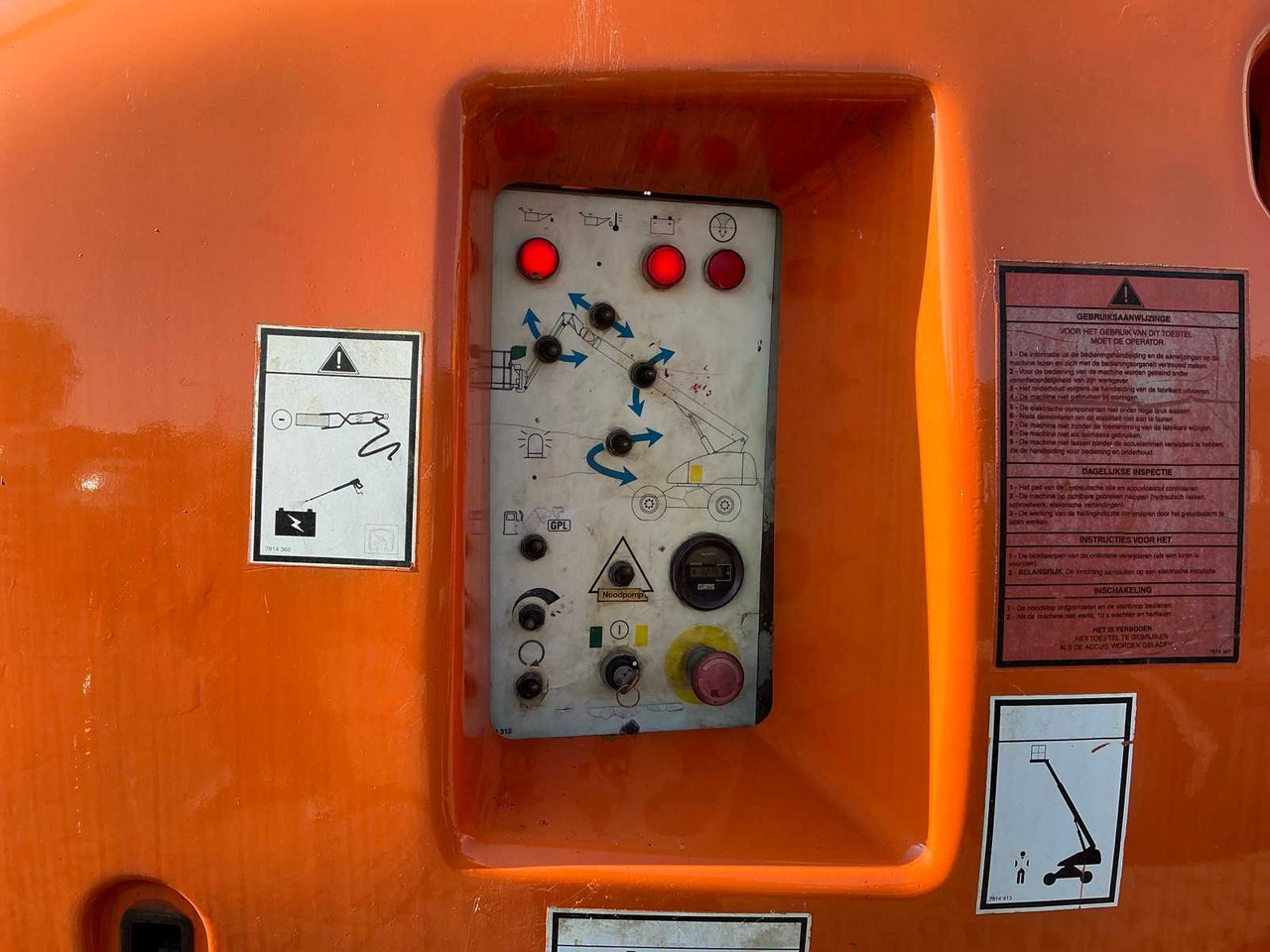 HAULOTTE 2000 HAULOTTE H25TPX AERIAL WORK PLATFORMS - منصة جومحمولةية: صورة 5 HAULOTTE 2000 HAULOTTE H25TPX AERIAL WORK PLATFORMS - منصة جومحمولةية: صورة 5