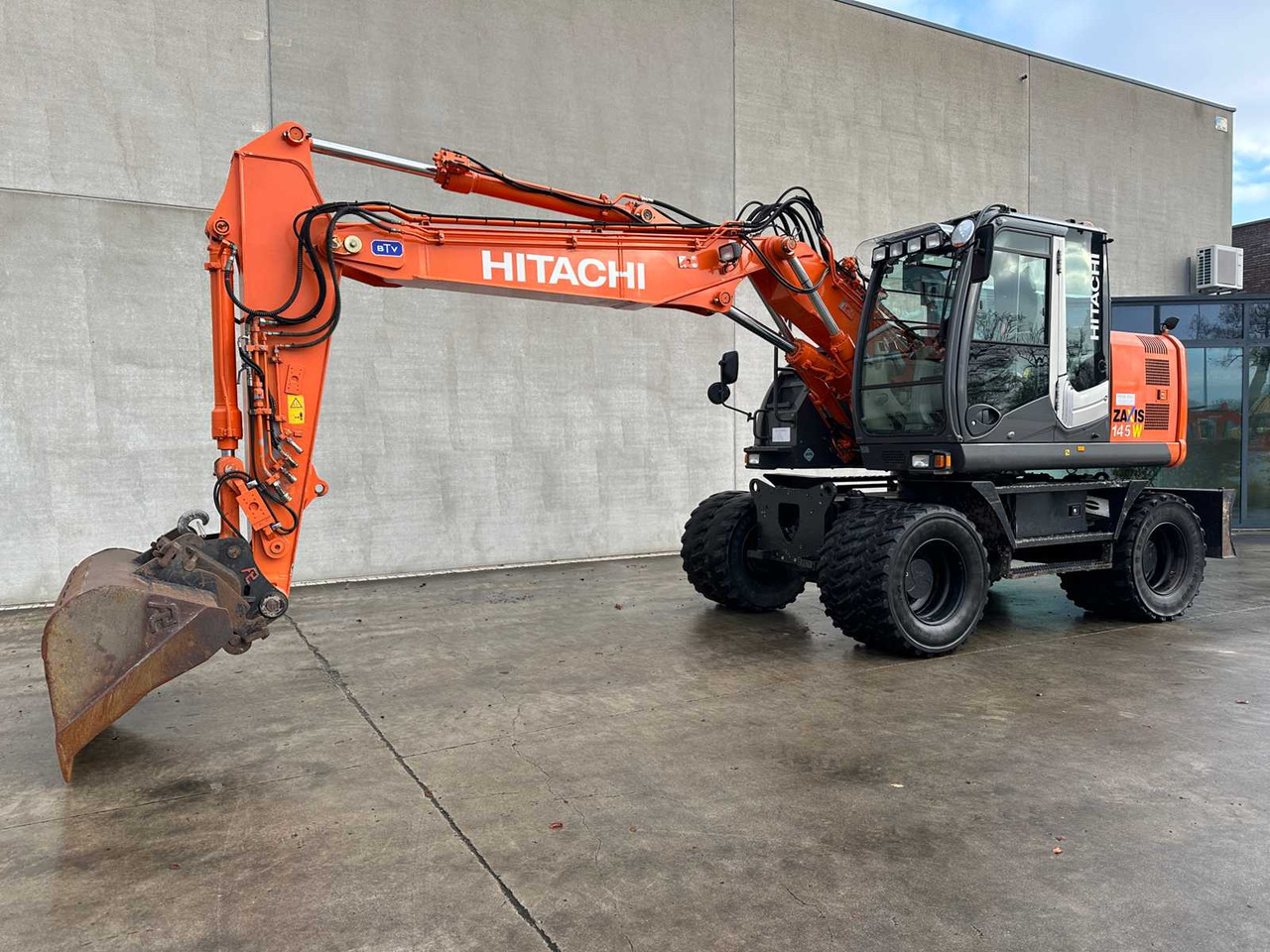 HITACHI - 2012 - ZX145W-3 - WHEELED EXCAVATOR - حفار ذو عجلات: صورة 1 HITACHI - 2012 - ZX145W-3 - WHEELED EXCAVATOR - حفار ذو عجلات: صورة 1