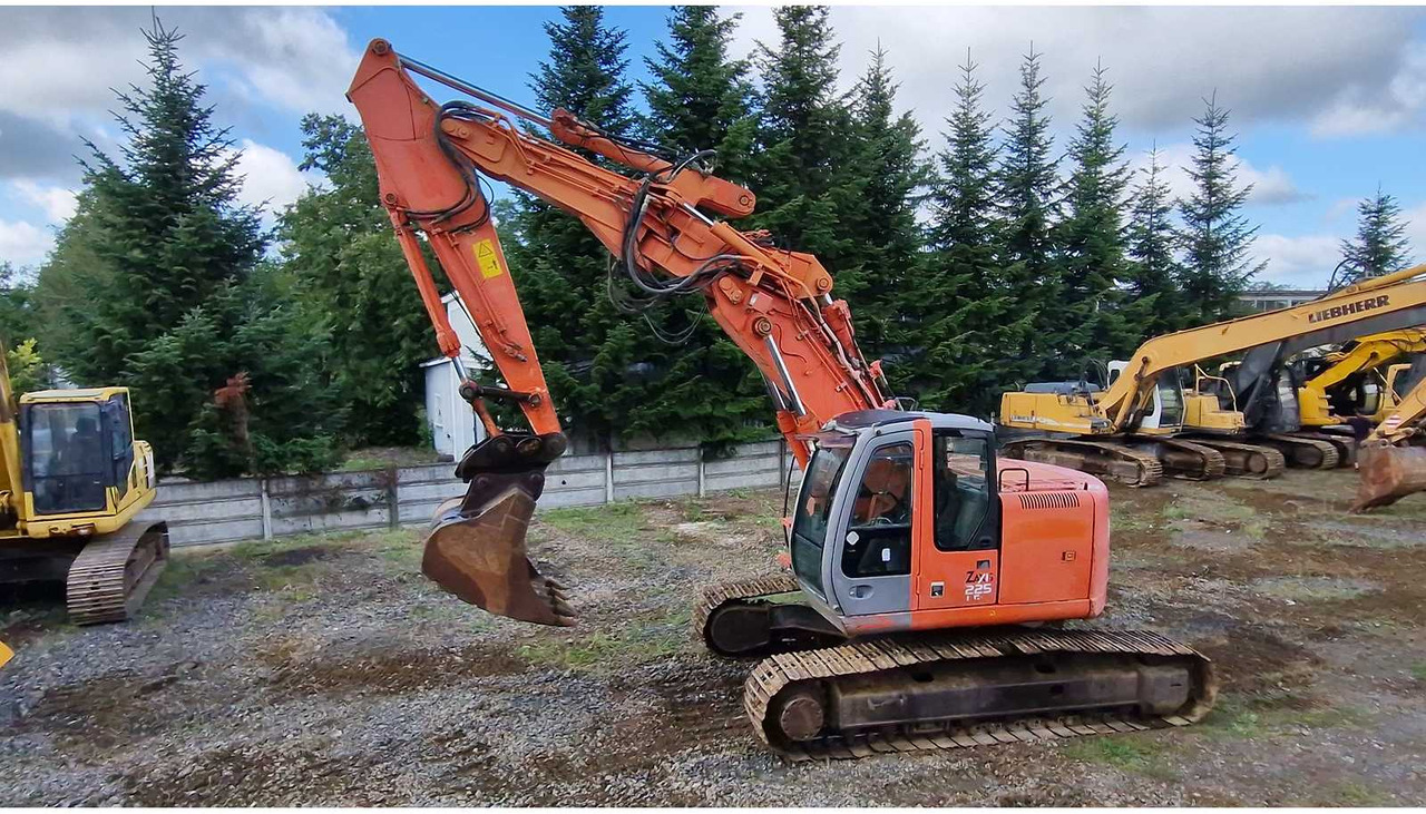 HITACHI ZX225USLC - حفار زاحف: صورة 5 HITACHI ZX225USLC - حفار زاحف: صورة 5