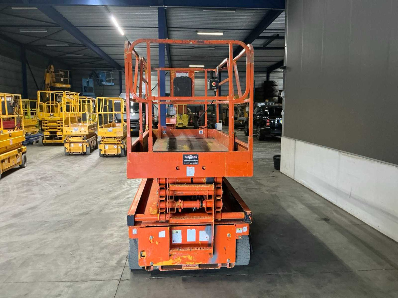 Haulotte Compact 10 - منصة جومحمولةية: صورة 4 Haulotte Compact 10 - منصة جومحمولةية: صورة 4