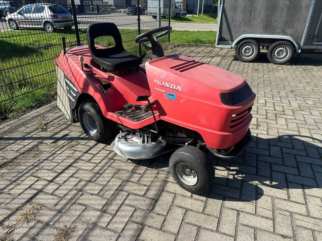 Honda  - جزازة عشب الحدائق: صورة 1 Honda  - جزازة عشب الحدائق: صورة 1