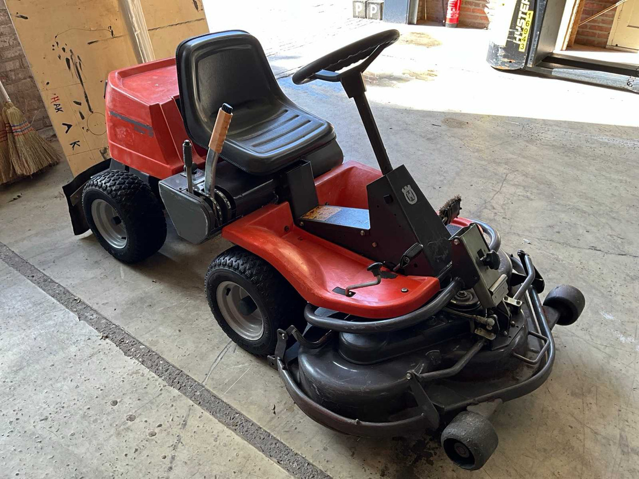 Husqvarna Rider 16 - جزازة عشب الحدائق: صورة 2 Husqvarna Rider 16 - جزازة عشب الحدائق: صورة 2
