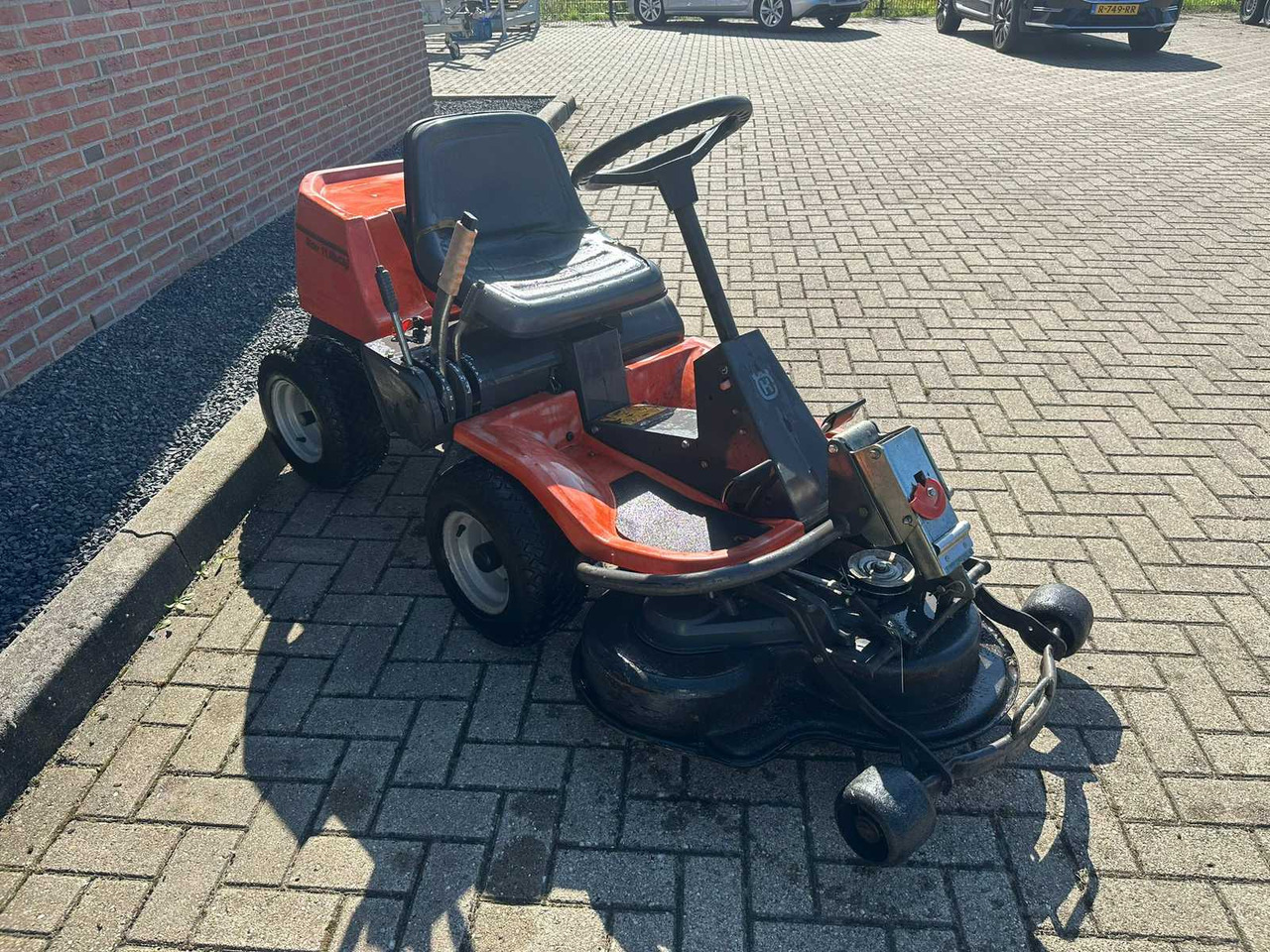 Husqvarna rider 11 - جزازة عشب الحدائق: صورة 2 Husqvarna rider 11 - جزازة عشب الحدائق: صورة 2