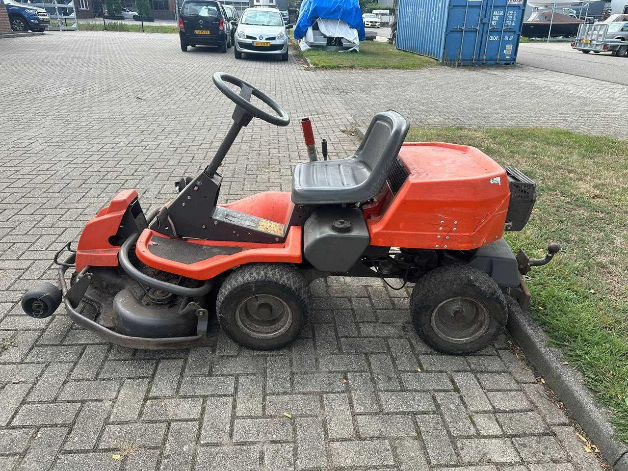 Husqvarna rider - جزازة عشب الحدائق: صورة 3 Husqvarna rider - جزازة عشب الحدائق: صورة 3