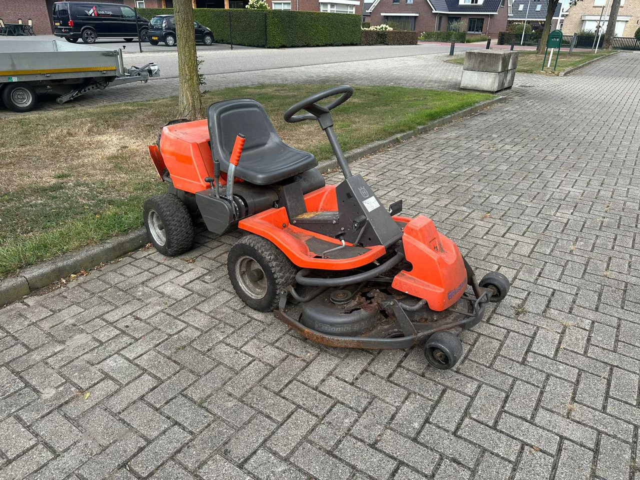 Husqvarna rider - جزازة عشب الحدائق: صورة 4 Husqvarna rider - جزازة عشب الحدائق: صورة 4