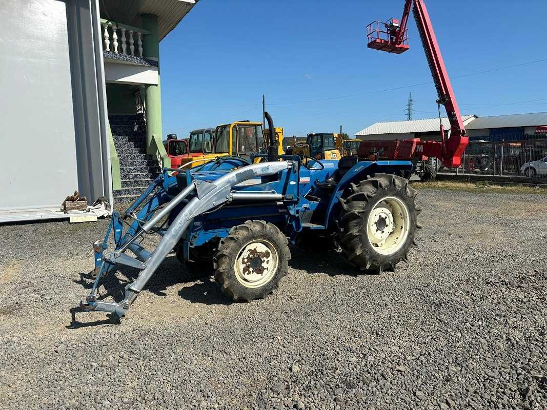 ISEKI 4-WHEEL DRIVE TRACTOR - جرار: صورة 1 ISEKI 4-WHEEL DRIVE TRACTOR - جرار: صورة 1