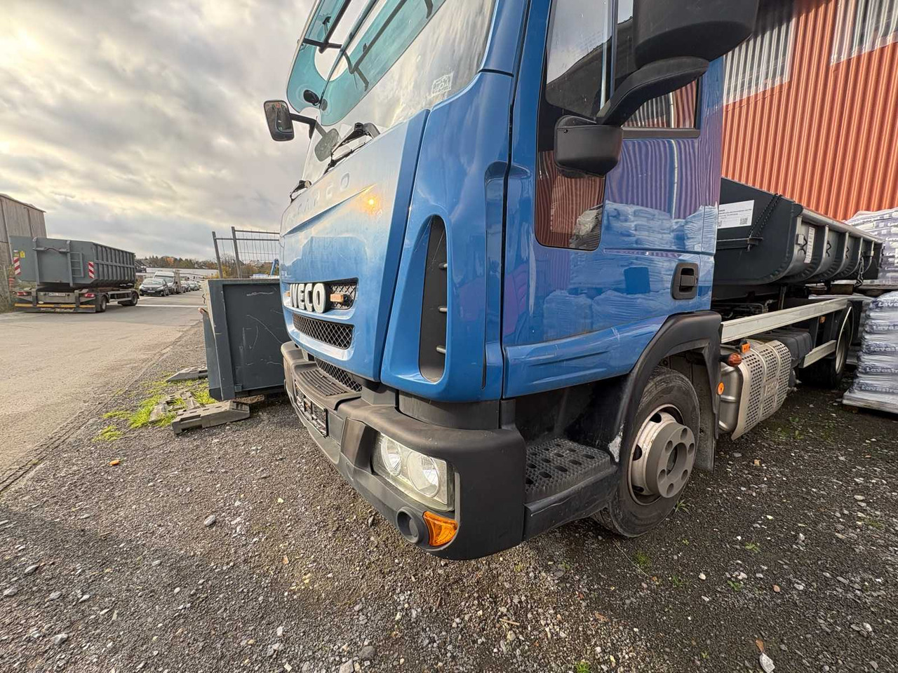 IVECO CARGO HOOKLIFT FROM 2015 – INCL. 3 CONTAINERS - شاحنة: صورة 4 IVECO CARGO HOOKLIFT FROM 2015 – INCL. 3 CONTAINERS - شاحنة: صورة 4