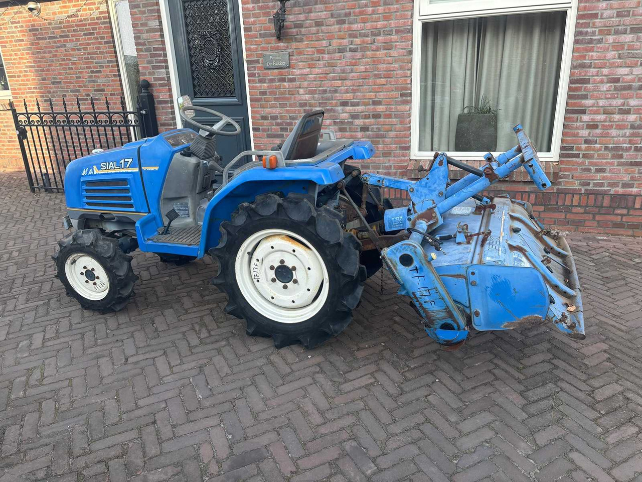 Iseki Trekker - جرار صغير: صورة 2 Iseki Trekker - جرار صغير: صورة 2