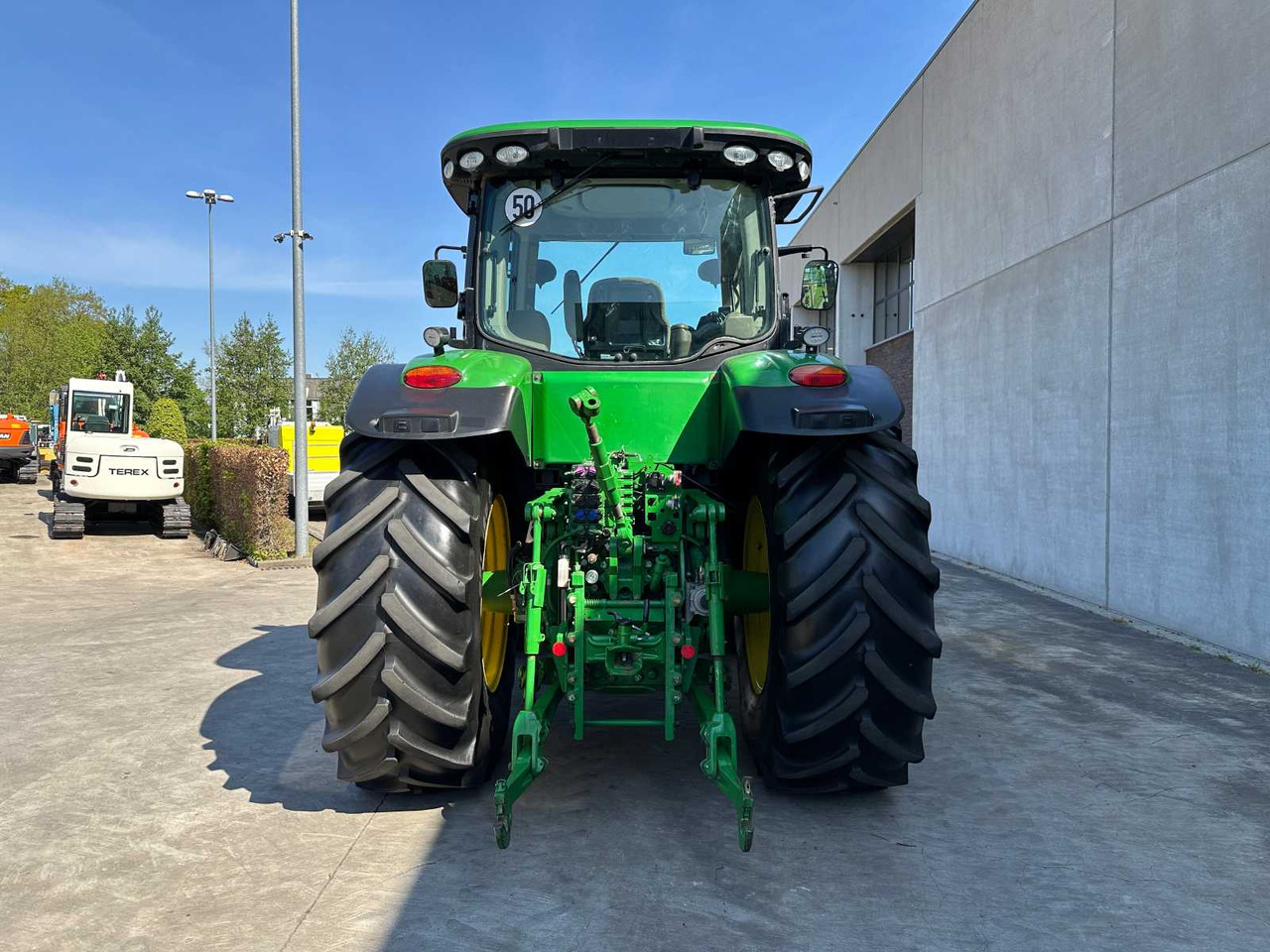 JOHN DEERE - 2013 - 7230R - ALL-WHEEL DRIVE FARM TRACTOR - جرار: صورة 5 JOHN DEERE - 2013 - 7230R - ALL-WHEEL DRIVE FARM TRACTOR - جرار: صورة 5
