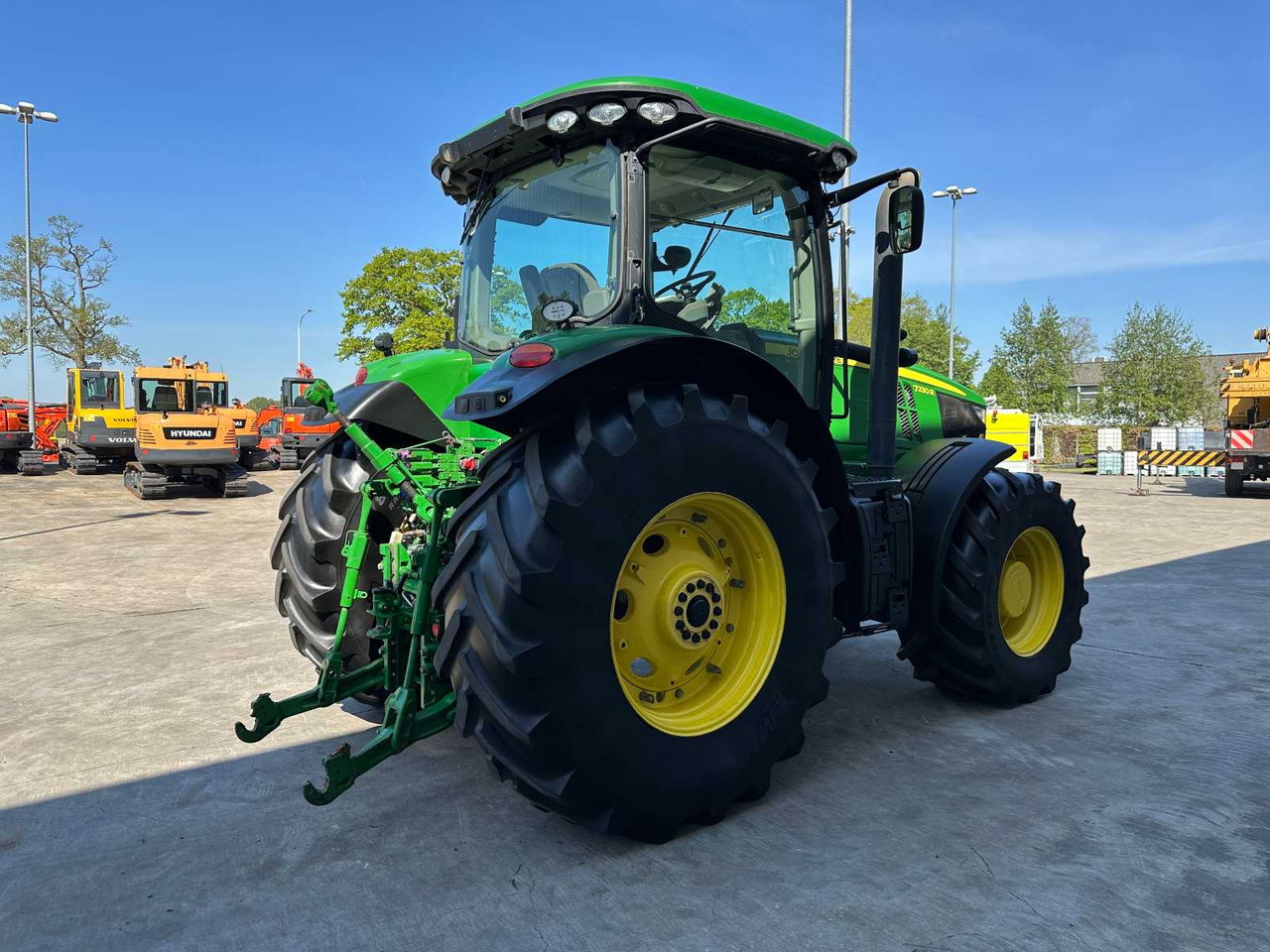 JOHN DEERE - 2013 - 7230R - ALL-WHEEL DRIVE FARM TRACTOR - جرار: صورة 4 JOHN DEERE - 2013 - 7230R - ALL-WHEEL DRIVE FARM TRACTOR - جرار: صورة 4