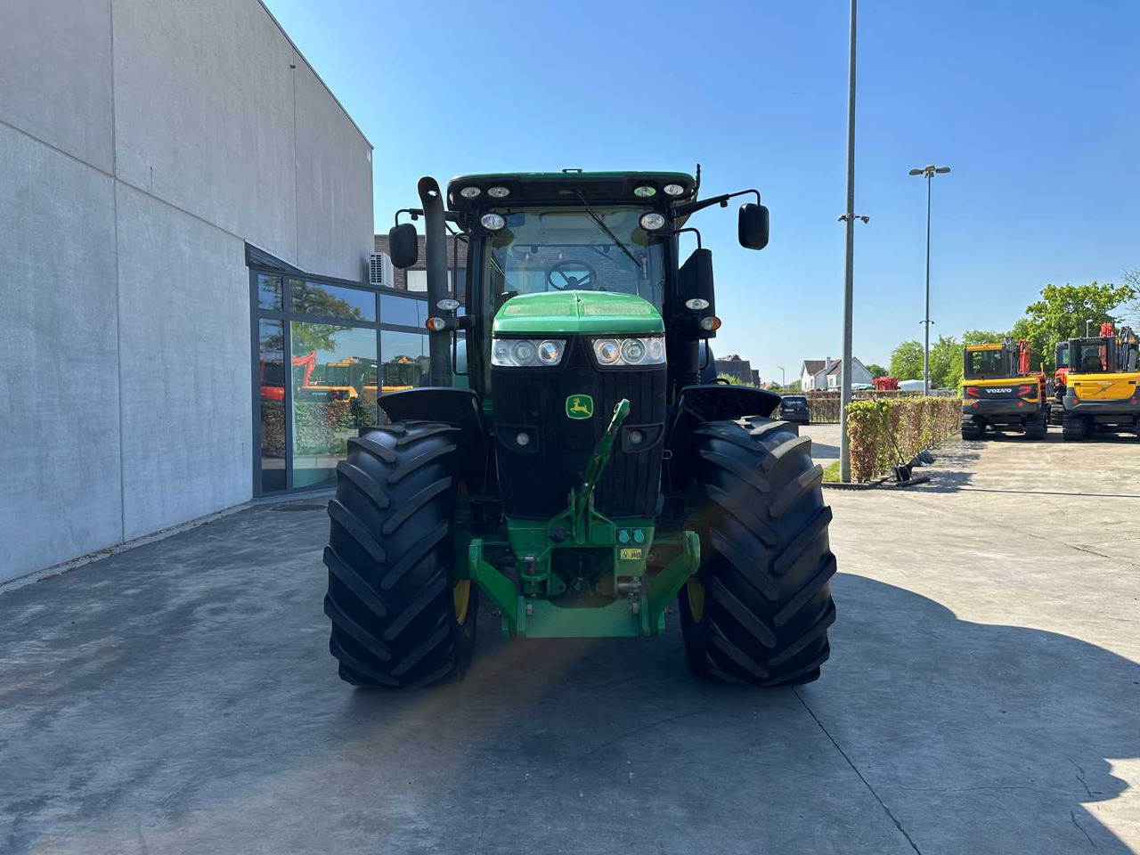 JOHN DEERE - 2013 - 7230R - ALL-WHEEL DRIVE FARM TRACTOR - جرار: صورة 2 JOHN DEERE - 2013 - 7230R - ALL-WHEEL DRIVE FARM TRACTOR - جرار: صورة 2