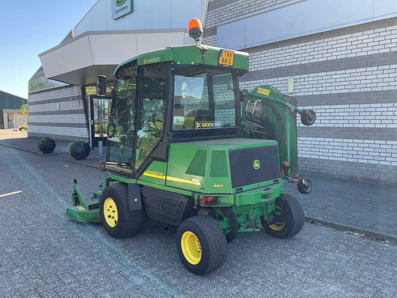 John Deere 1515 Series 2 4WD - جزازة عشب الحدائق: صورة 2 John Deere 1515 Series 2 4WD - جزازة عشب الحدائق: صورة 2