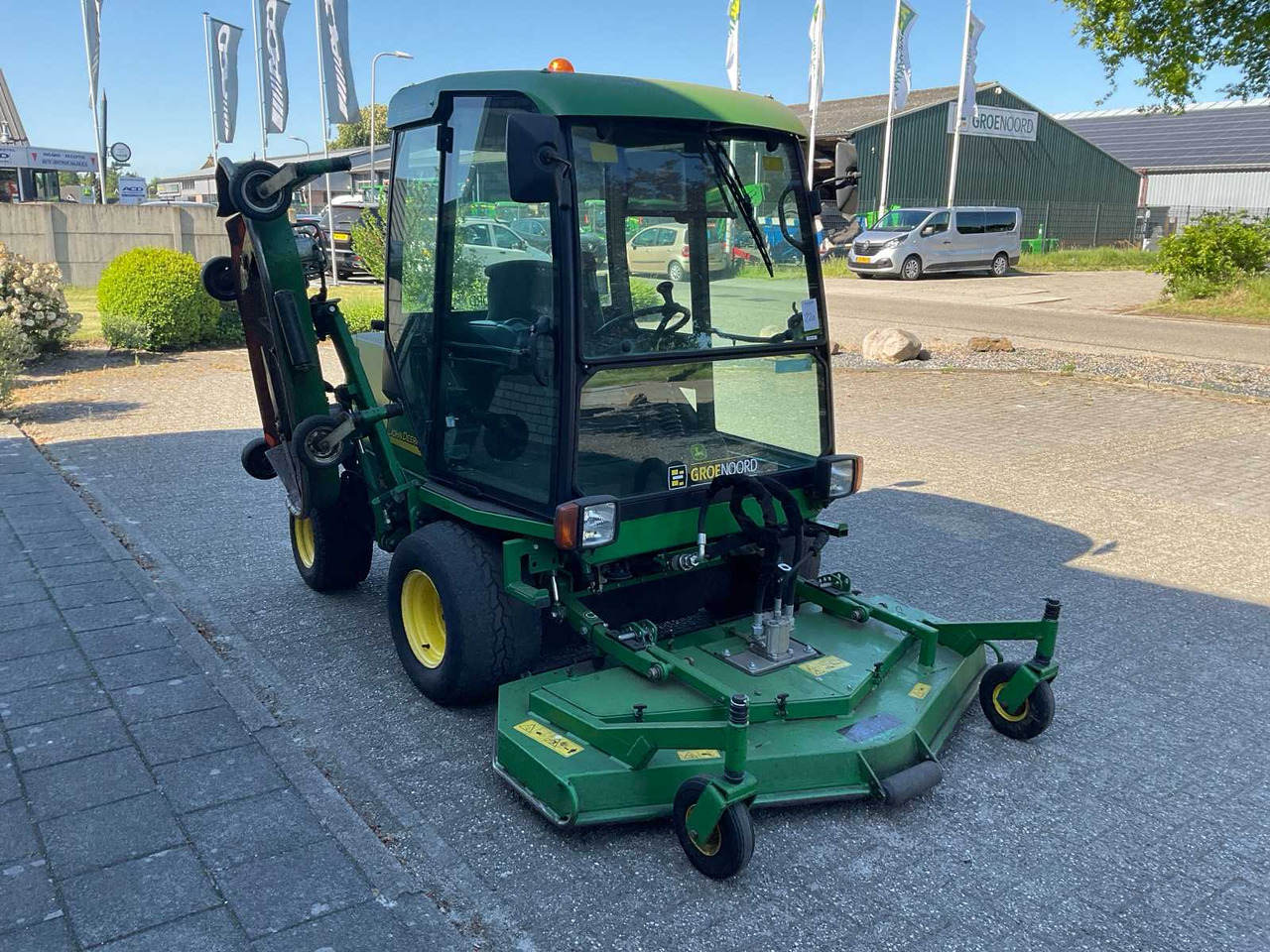 John Deere 1515 Series 2 4WD - جزازة عشب الحدائق: صورة 4 John Deere 1515 Series 2 4WD - جزازة عشب الحدائق: صورة 4