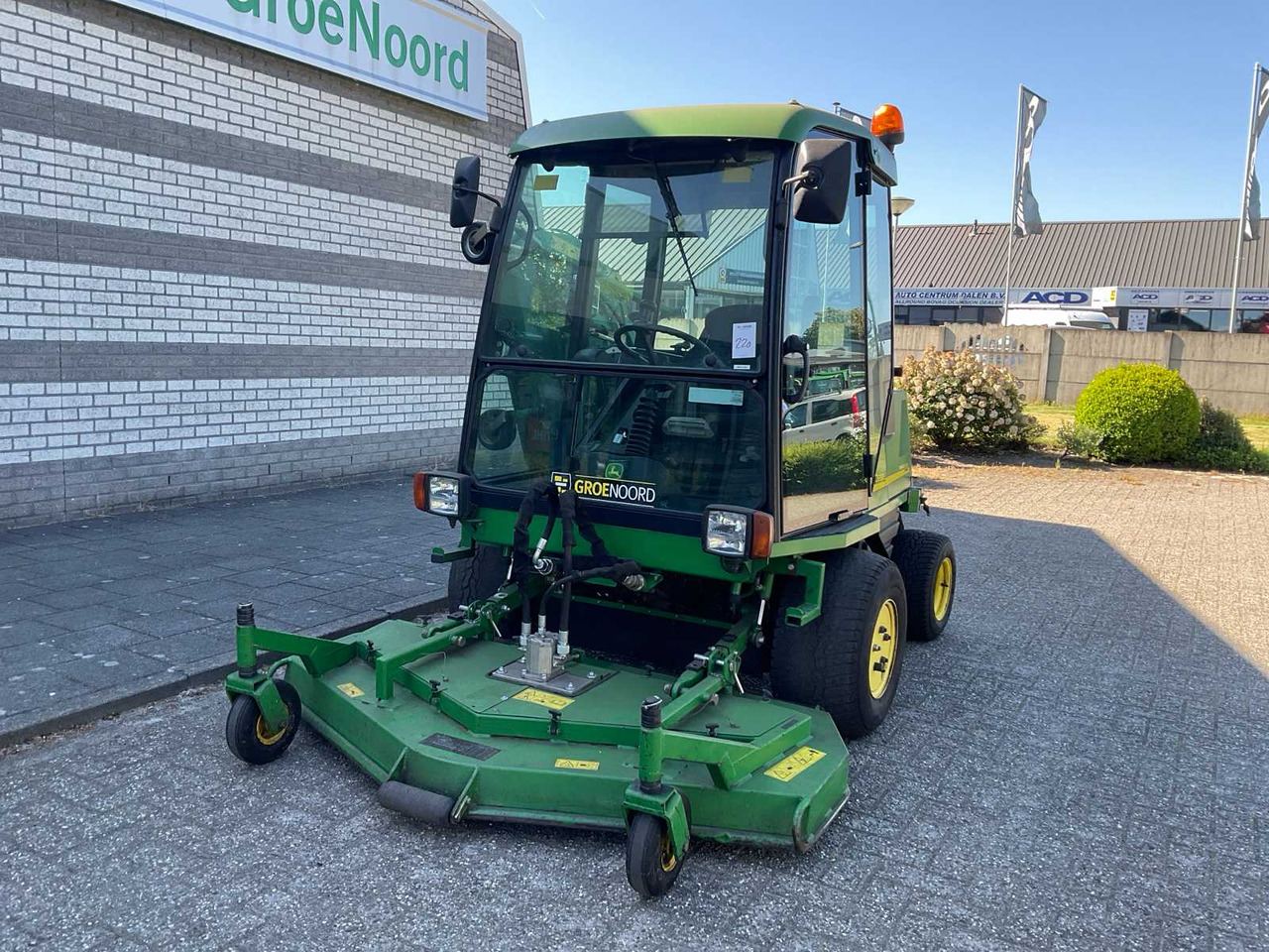 John Deere 1515 Series 2 4WD - جزازة عشب الحدائق: صورة 1 John Deere 1515 Series 2 4WD - جزازة عشب الحدائق: صورة 1
