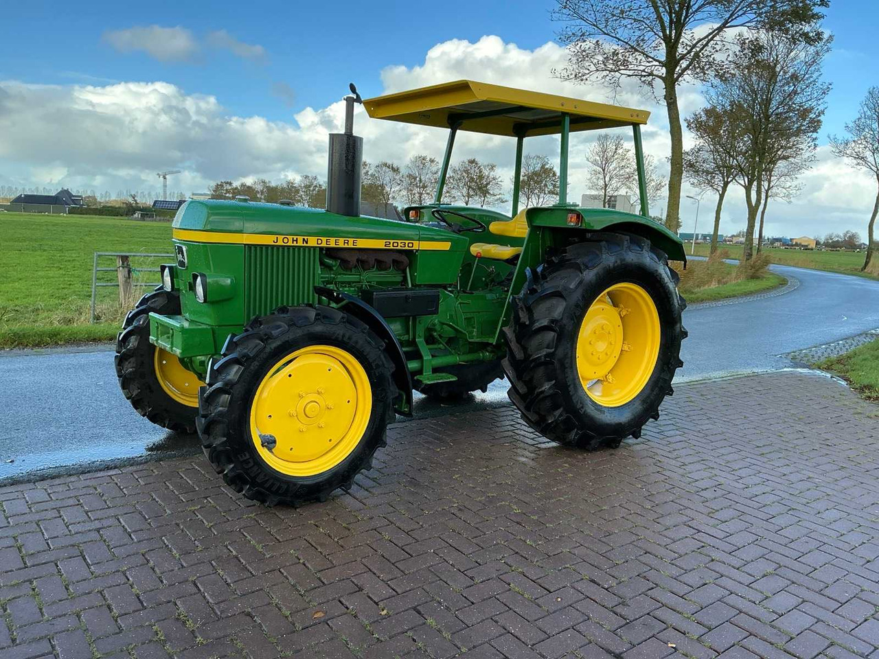 John Deere 2030S - جرار: صورة 1 John Deere 2030S - جرار: صورة 1