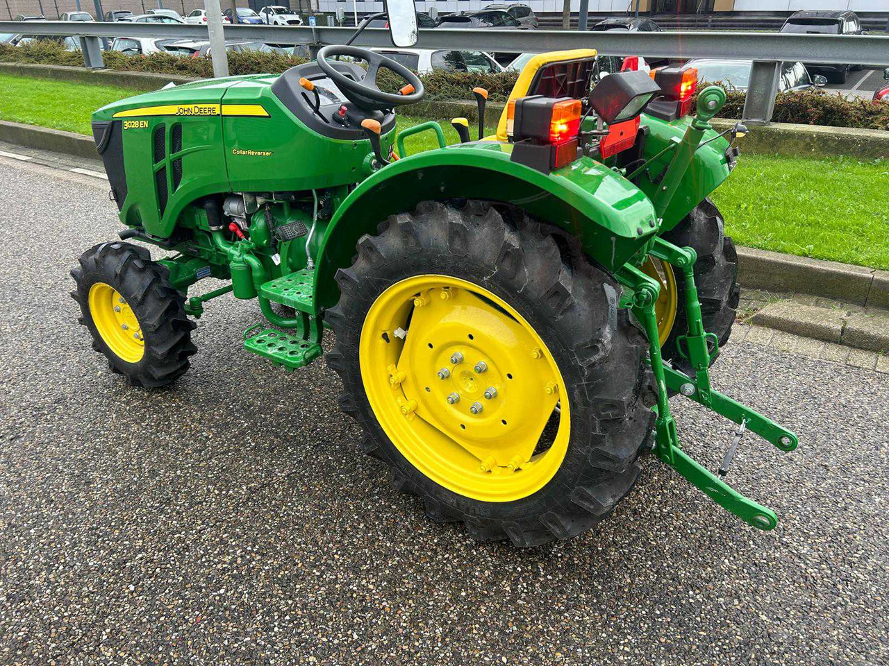 John Deere 3028 EN - جرار صغير: صورة 3 John Deere 3028 EN - جرار صغير: صورة 3