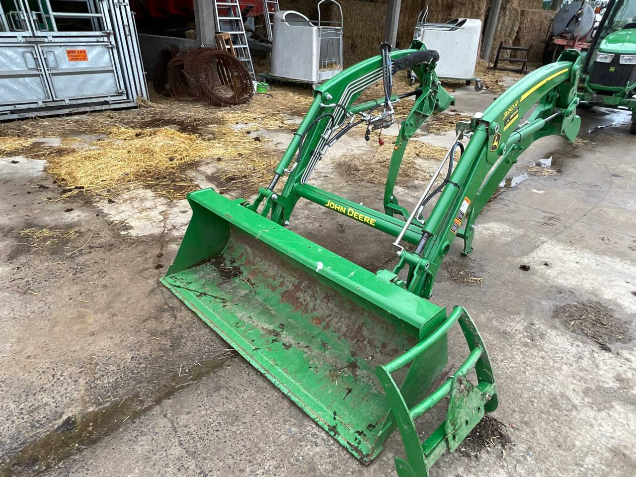 John Deere 320 R - آلات زراعية: صورة 1 John Deere 320 R - آلات زراعية: صورة 1