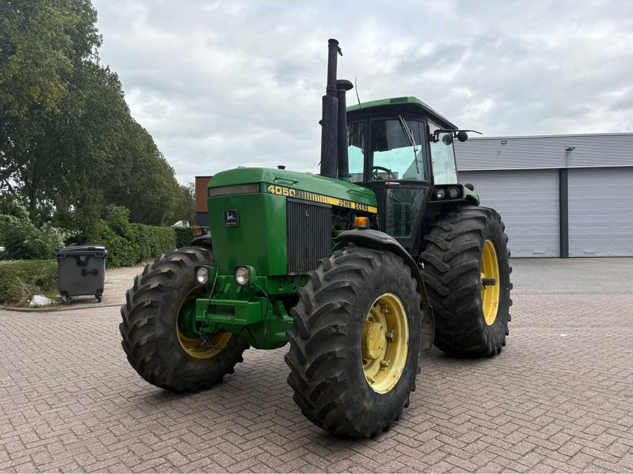 John Deere 4050 - جرار: صورة 1 John Deere 4050 - جرار: صورة 1