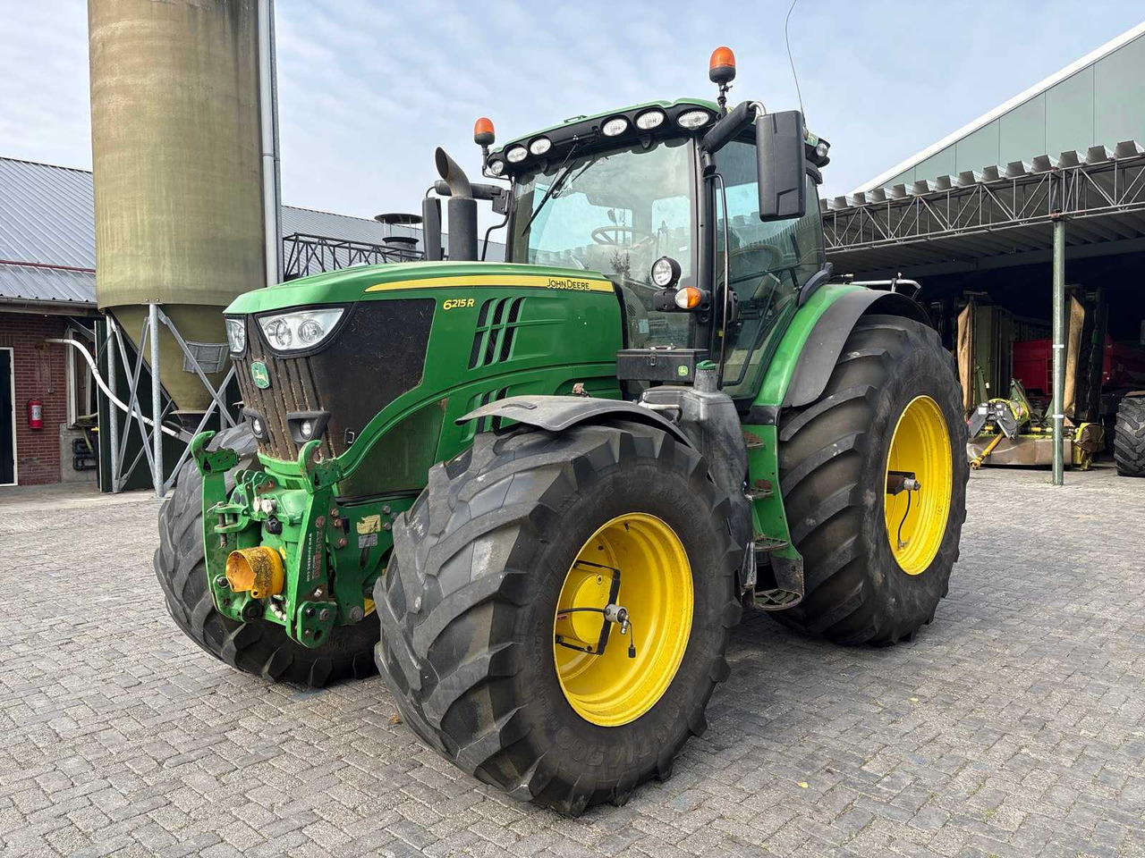 John Deere 6215R - جرار: صورة 1 John Deere 6215R - جرار: صورة 1