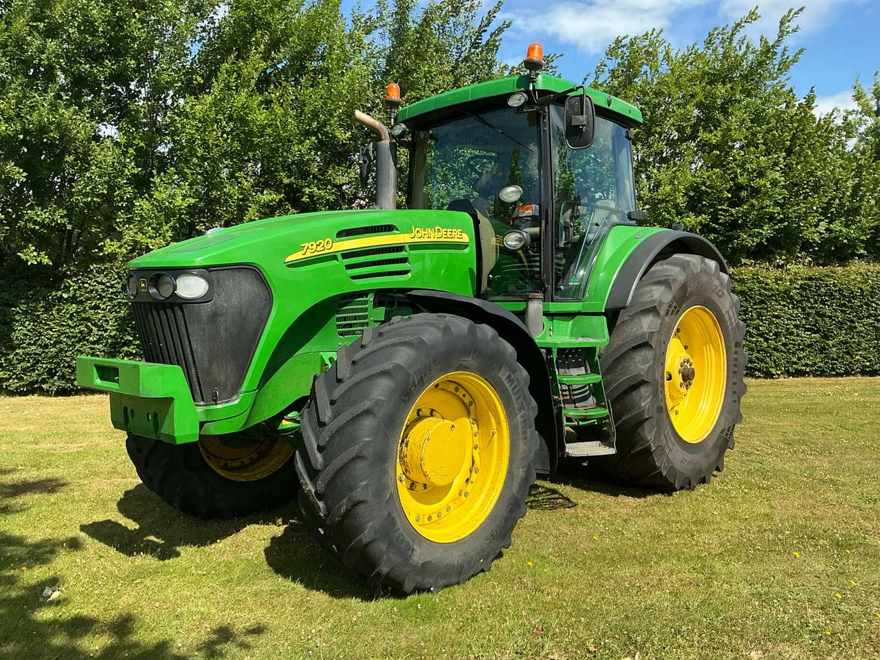 John Deere 7920 - جرار: صورة 1 John Deere 7920 - جرار: صورة 1