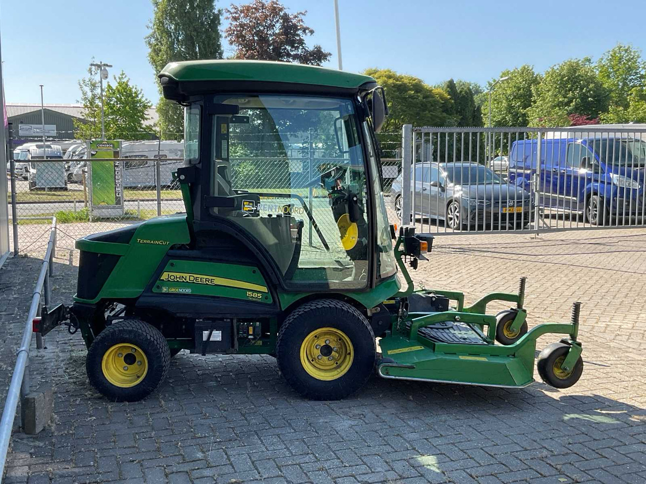 John Deere TerrainCut 1585 - جزازة عشب الحدائق: صورة 3 John Deere TerrainCut 1585 - جزازة عشب الحدائق: صورة 3