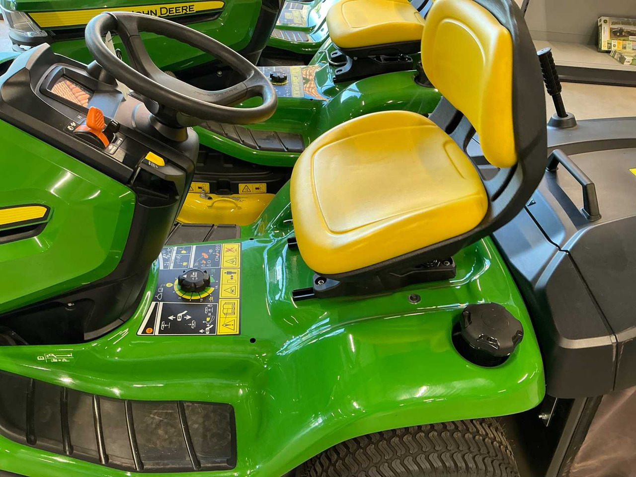 جزازة عشب الحدائق John Deere X350R: صورة 15