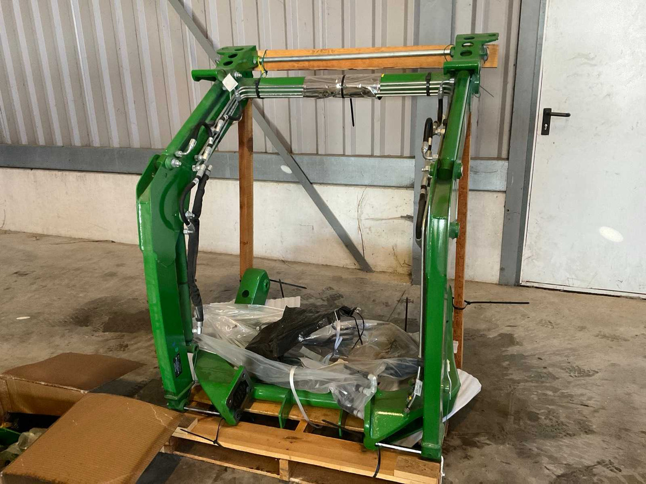 John Deere - مغراف أمامي للجرار: صورة 1 John Deere - مغراف أمامي للجرار: صورة 1