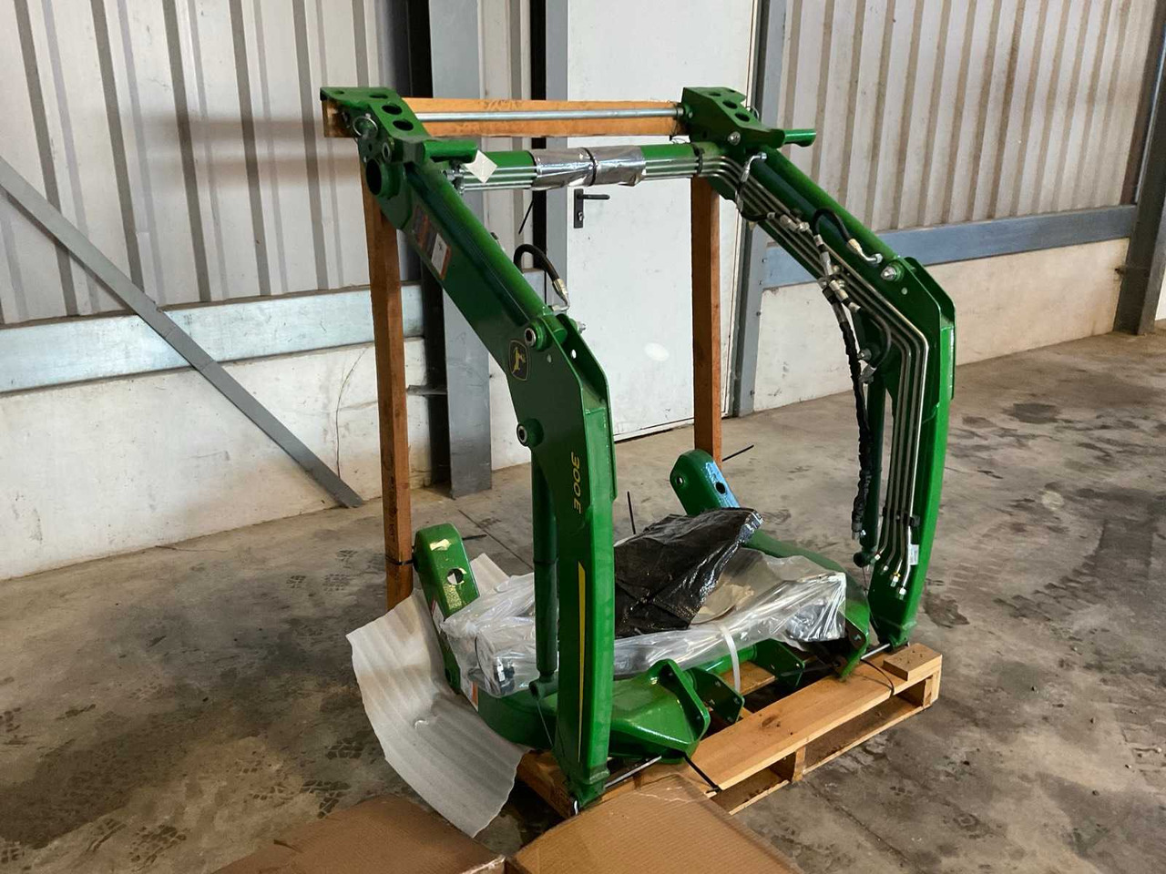 John Deere - مغراف أمامي للجرار: صورة 2 John Deere - مغراف أمامي للجرار: صورة 2