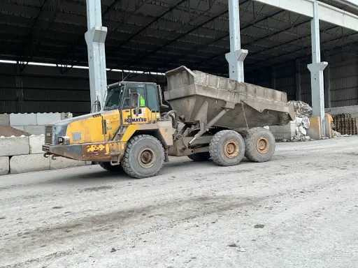 Komatsu HM300-2 - شاحنة قلاب التعدين: صورة 2 Komatsu HM300-2 - شاحنة قلاب التعدين: صورة 2