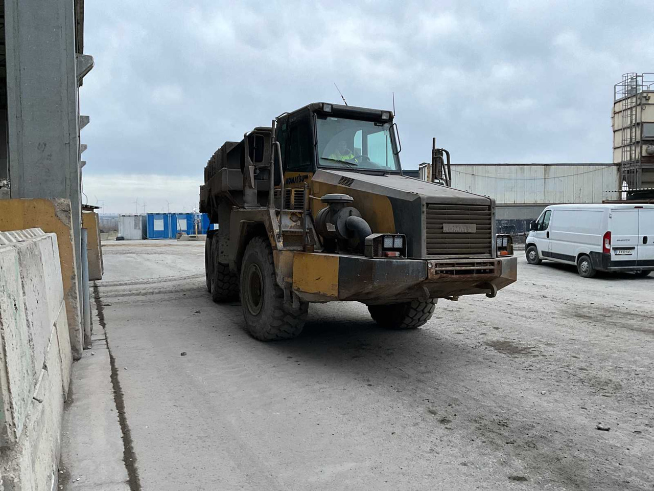 Komatsu HM300-2 - شاحنة قلاب التعدين: صورة 4 Komatsu HM300-2 - شاحنة قلاب التعدين: صورة 4
