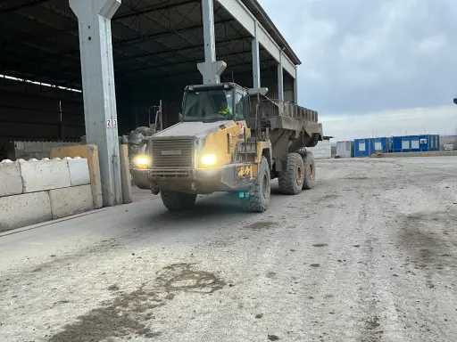Komatsu HM300-2 - شاحنة قلاب التعدين: صورة 3 Komatsu HM300-2 - شاحنة قلاب التعدين: صورة 3