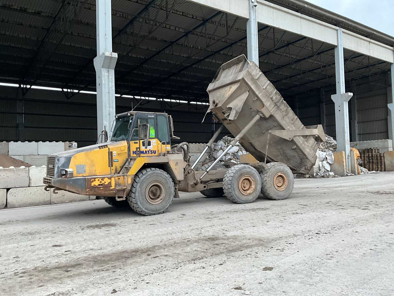 Komatsu HM300-2 - شاحنة قلاب التعدين: صورة 1 Komatsu HM300-2 - شاحنة قلاب التعدين: صورة 1