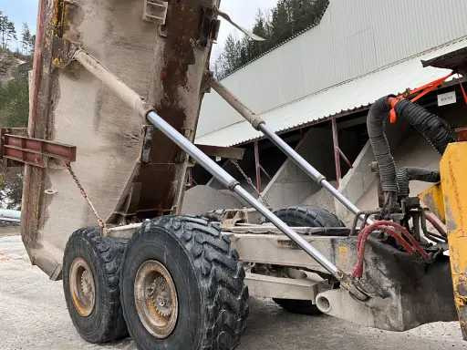 Komatsu HM300-2 - شاحنة قلاب التعدين: صورة 3 Komatsu HM300-2 - شاحنة قلاب التعدين: صورة 3